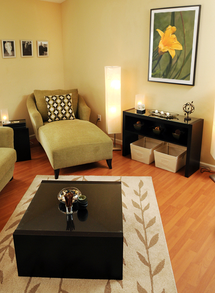 This living room scene was shot by shooting into the corner.