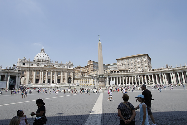 photographing the pope