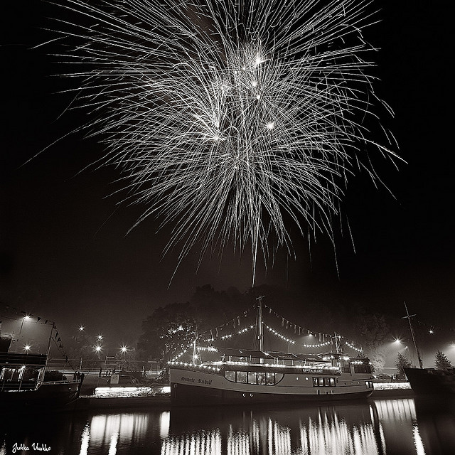 how to photograph fireworks